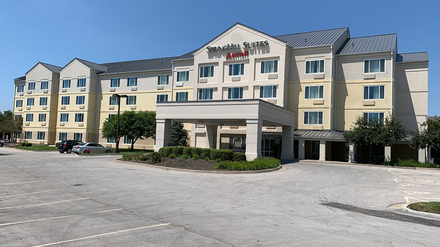 hotel-renovation-spring-hill-suite-soverland-park-before