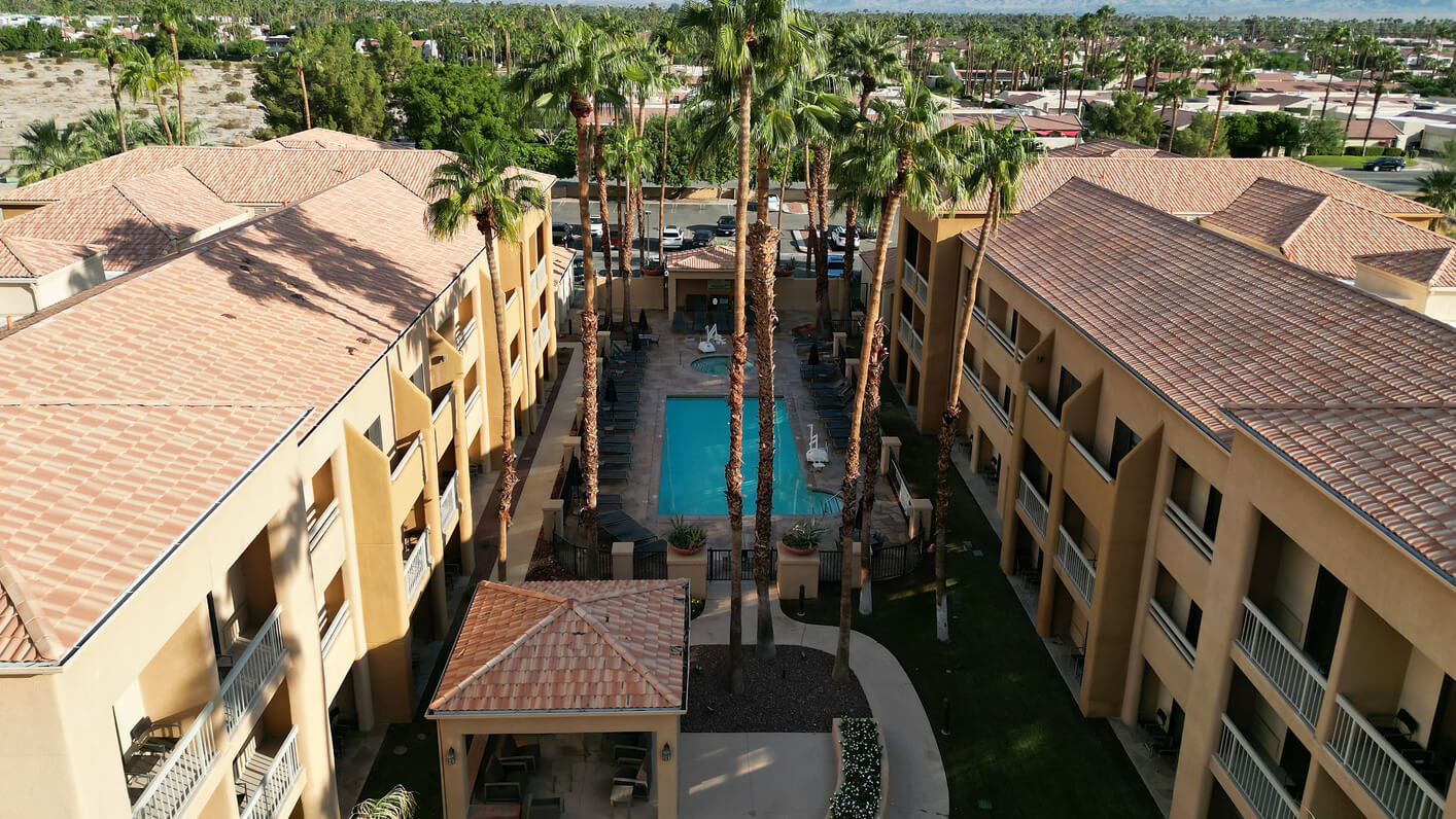 palmsprings-ca-courtyard-before