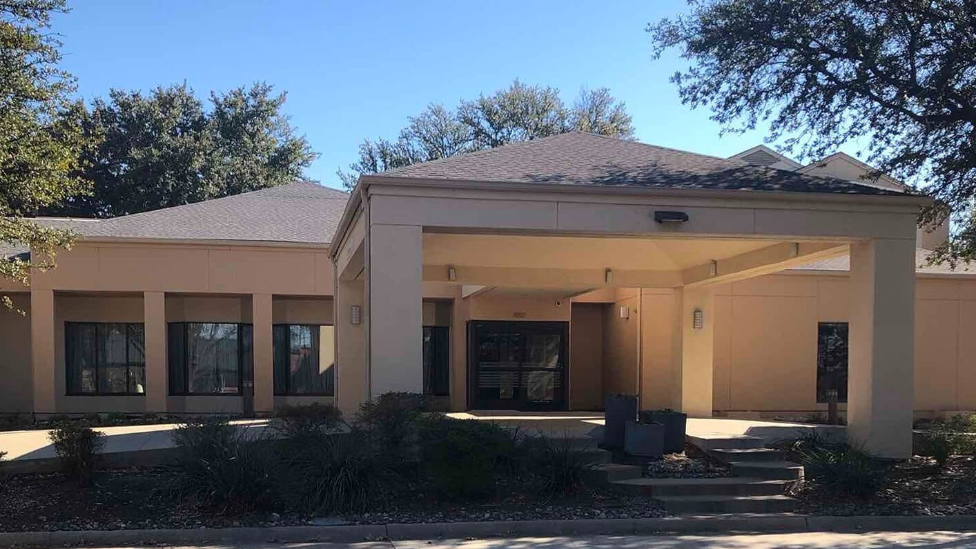 plano-tx-courtyard-before